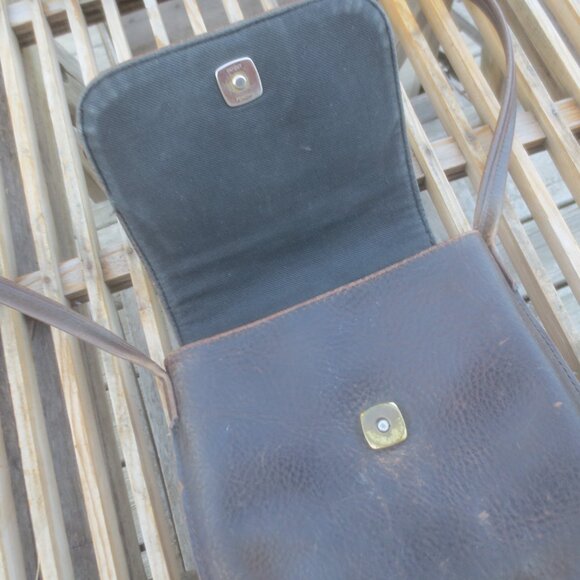 Liz Claiborne Thick Leather Utility Travel Shoulder Pouch. - Picture 5 of 11